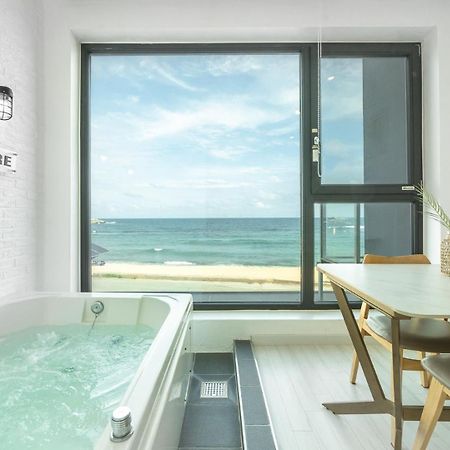 Goseong Littlesquare Oceanview Pension Екстериор снимка