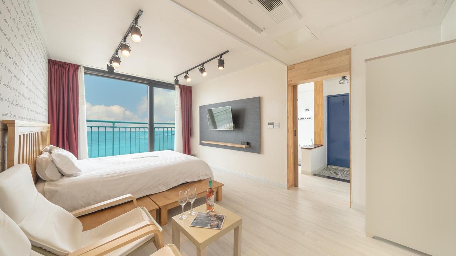 Goseong Littlesquare Oceanview Pension Стая снимка