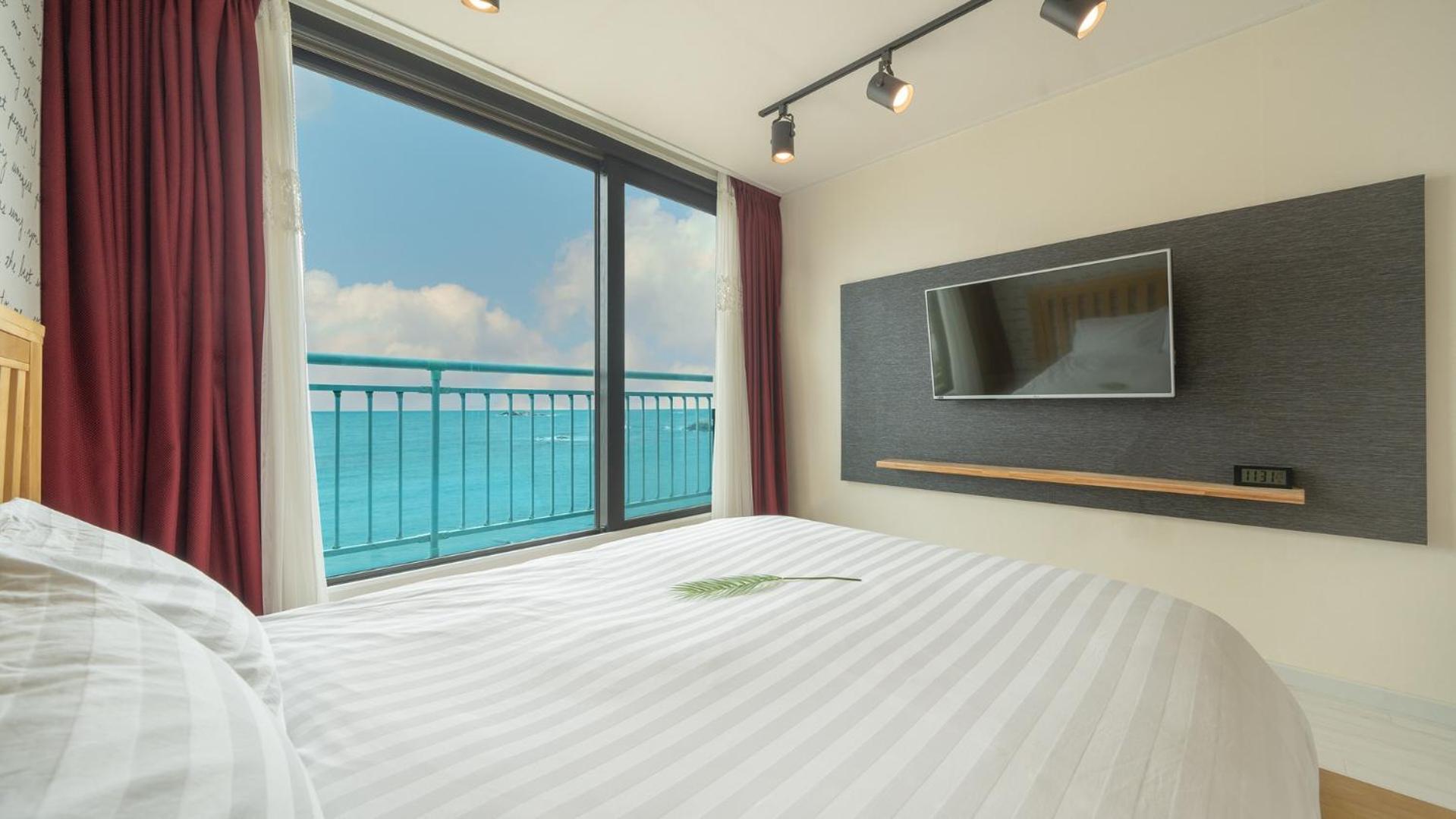 Goseong Littlesquare Oceanview Pension Стая снимка