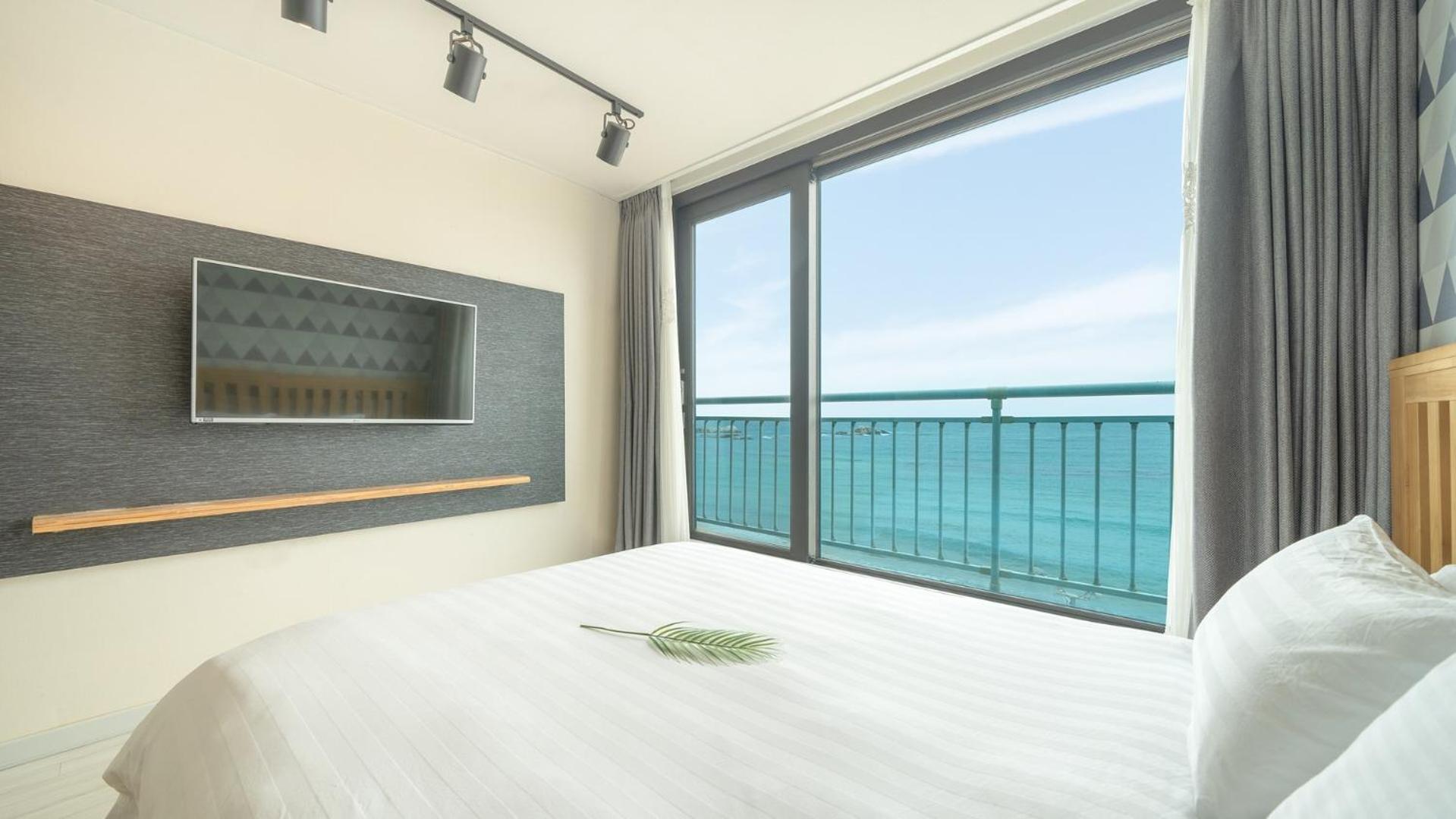 Goseong Littlesquare Oceanview Pension Стая снимка