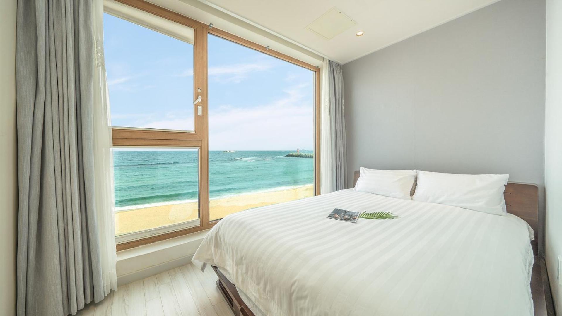 Goseong Littlesquare Oceanview Pension Стая снимка