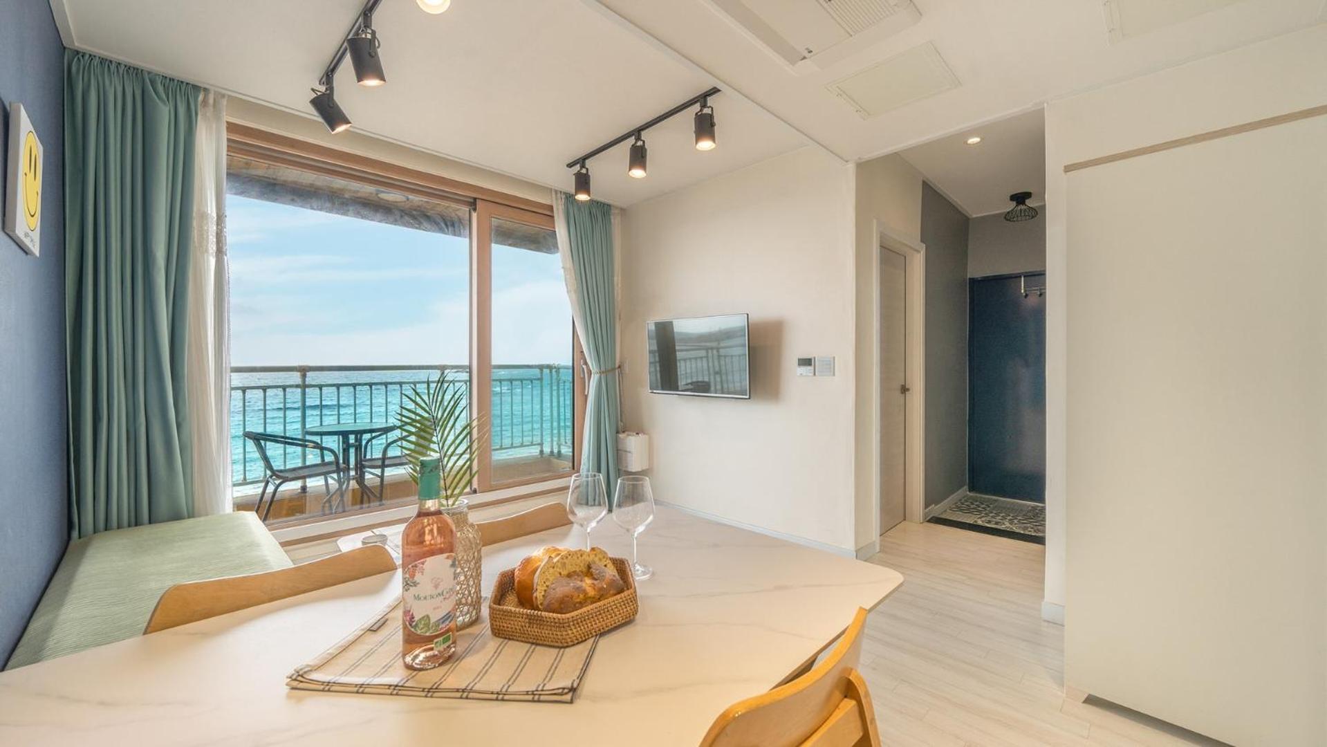 Goseong Littlesquare Oceanview Pension Стая снимка