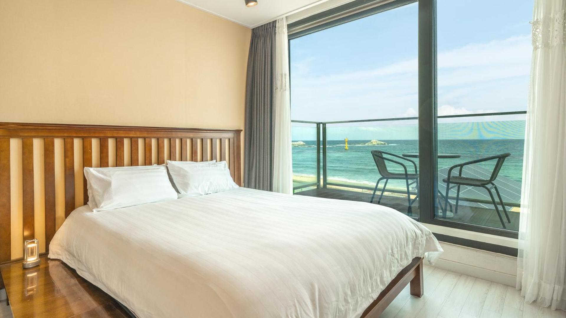 Goseong Littlesquare Oceanview Pension Стая снимка