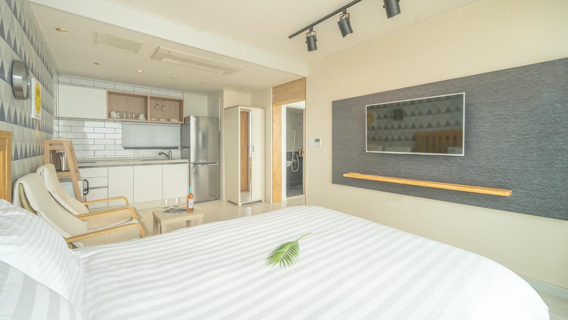 Goseong Littlesquare Oceanview Pension Стая снимка