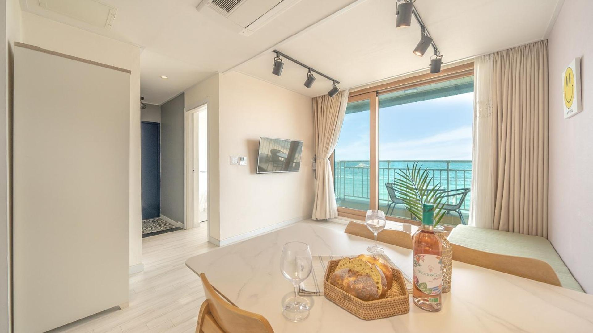 Goseong Littlesquare Oceanview Pension Стая снимка