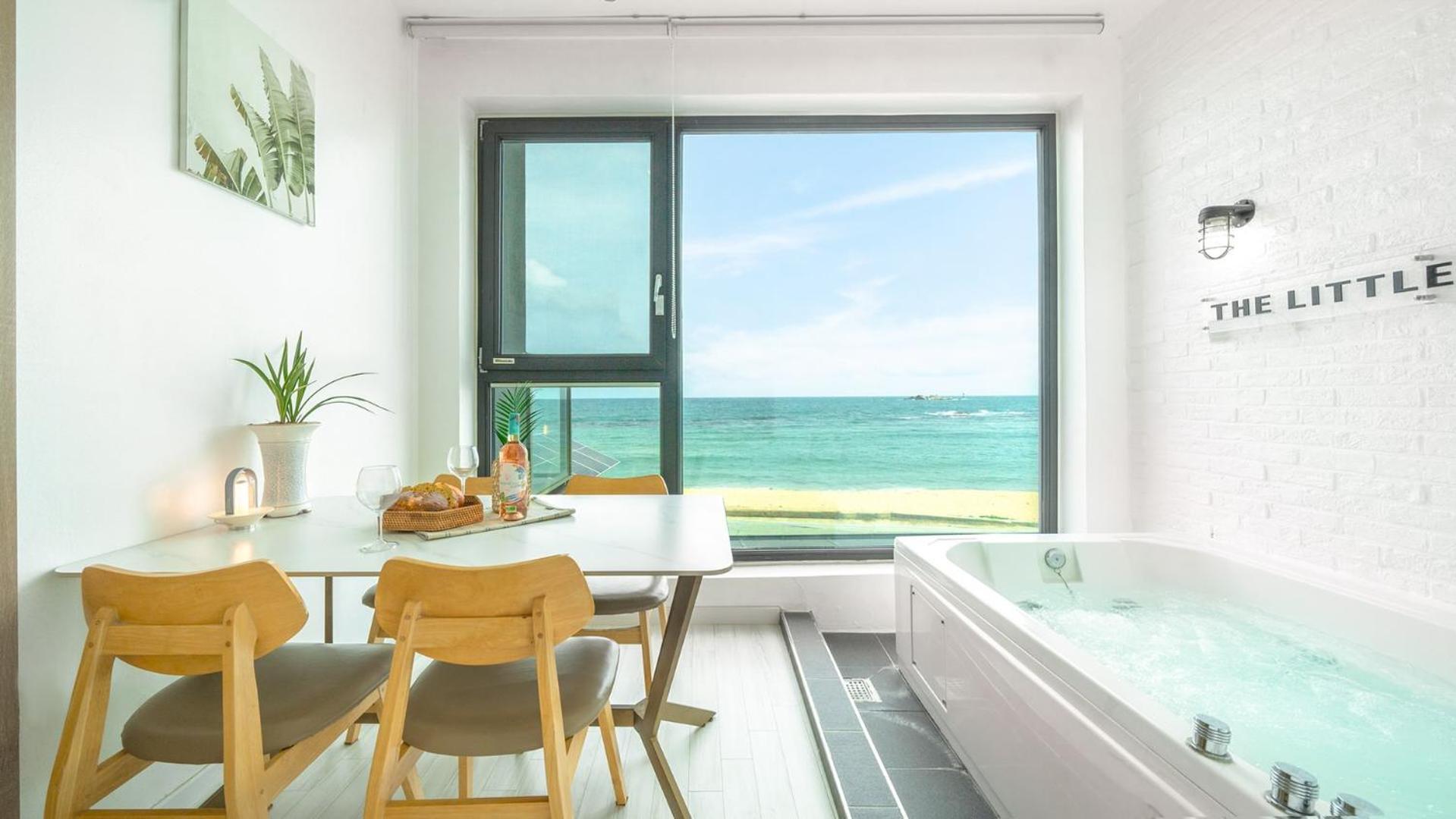 Goseong Littlesquare Oceanview Pension Стая снимка