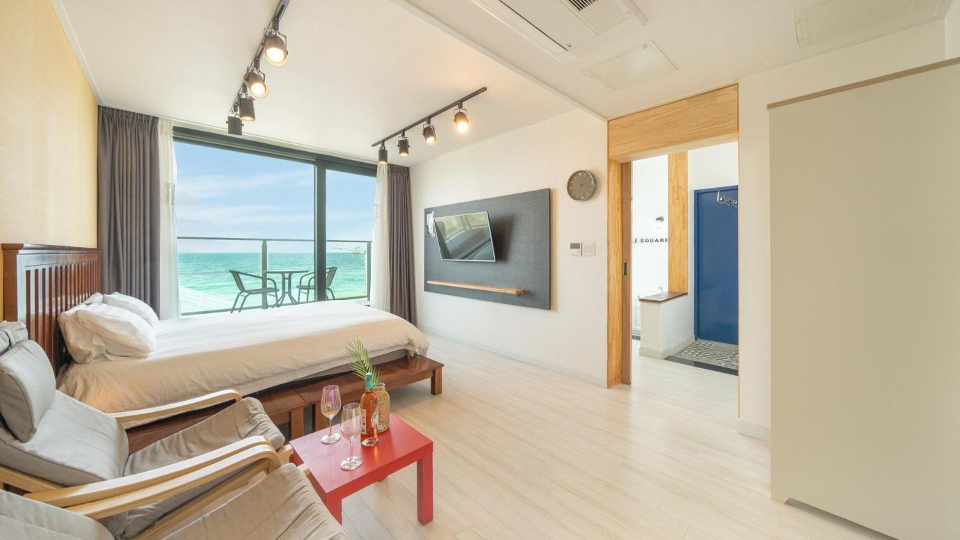 Goseong Littlesquare Oceanview Pension Стая снимка