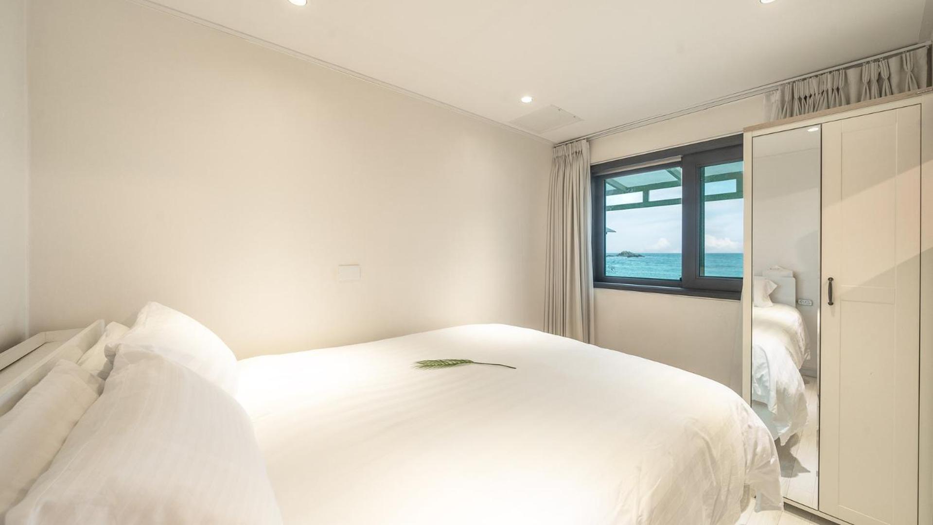 Goseong Littlesquare Oceanview Pension Стая снимка