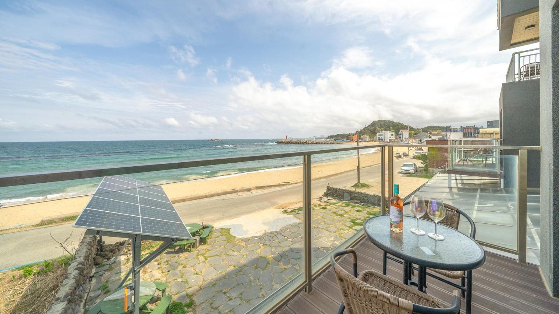 Goseong Littlesquare Oceanview Pension Стая снимка