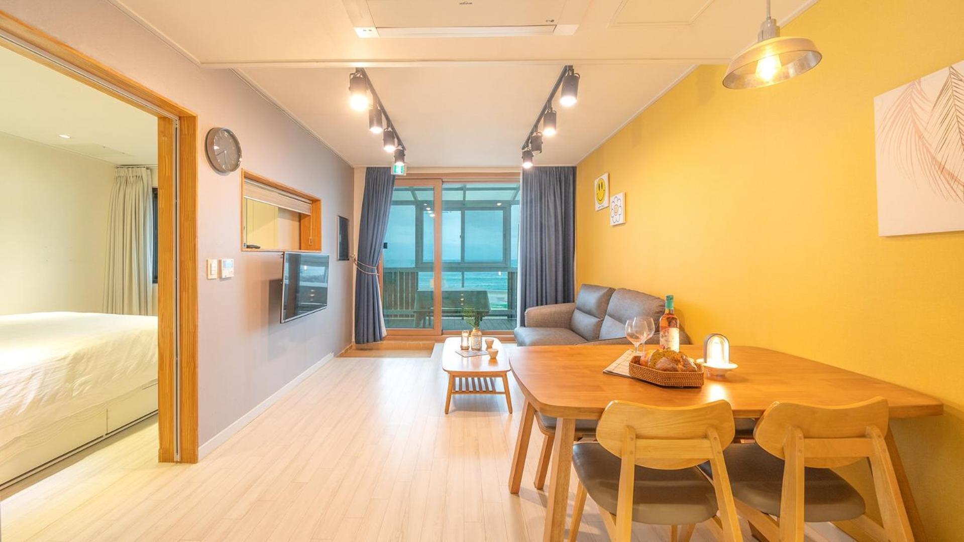 Goseong Littlesquare Oceanview Pension Стая снимка