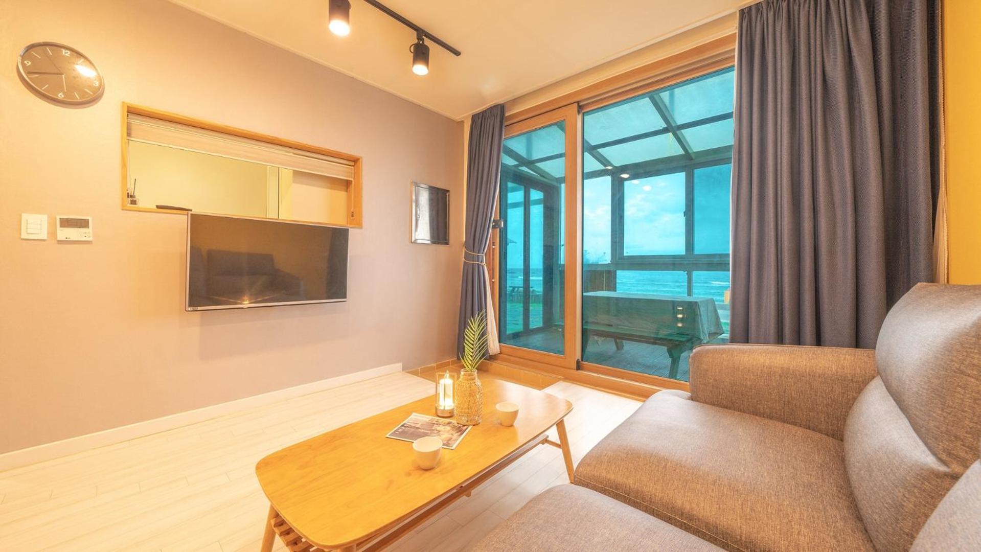 Goseong Littlesquare Oceanview Pension Стая снимка