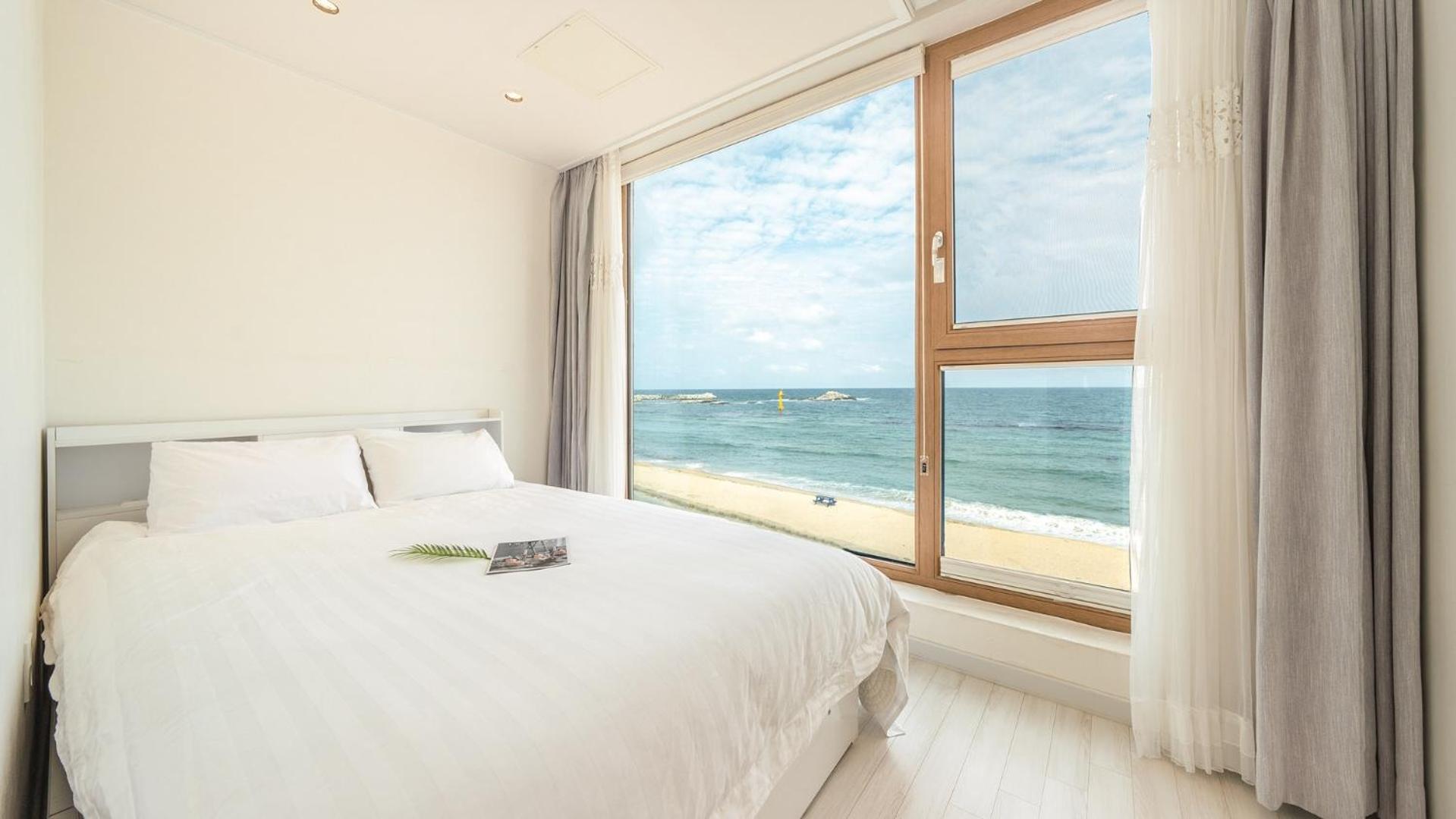 Goseong Littlesquare Oceanview Pension Екстериор снимка