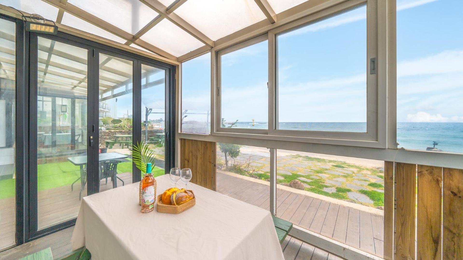 Goseong Littlesquare Oceanview Pension Стая снимка